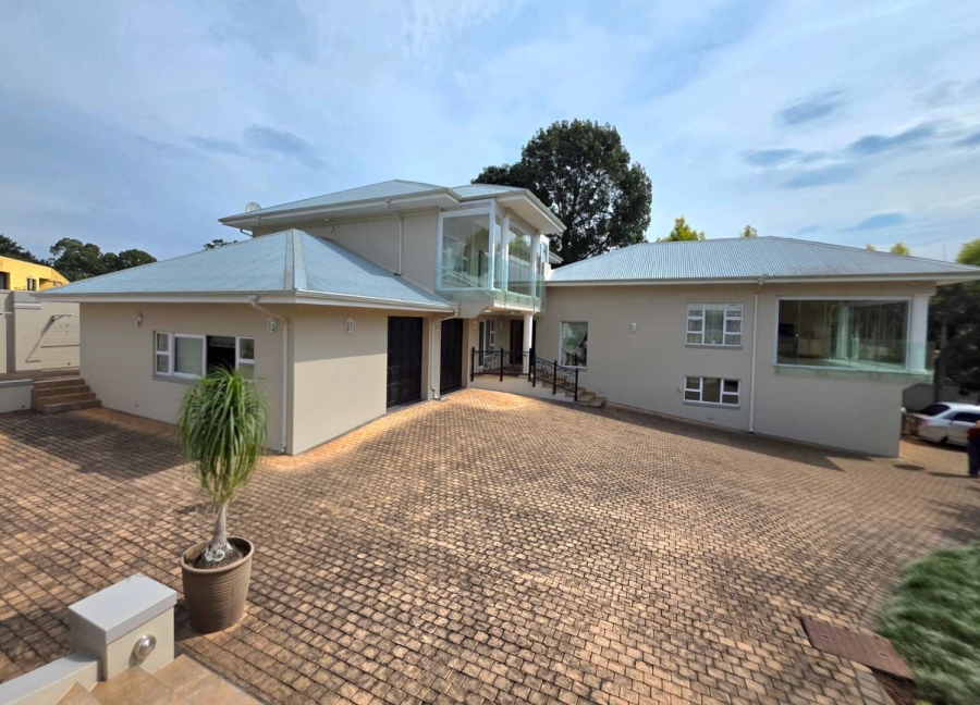 6 Bedroom Property for Sale in Kloof KwaZulu-Natal