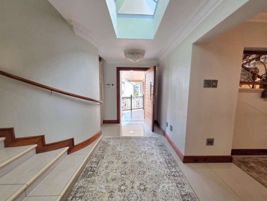 6 Bedroom Property for Sale in Kloof KwaZulu-Natal