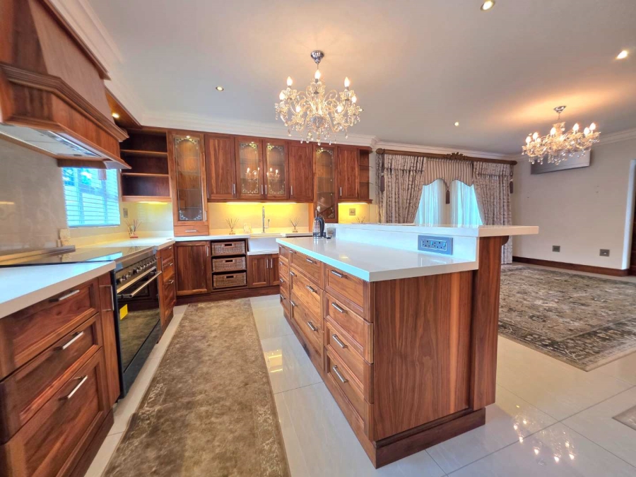 6 Bedroom Property for Sale in Kloof KwaZulu-Natal