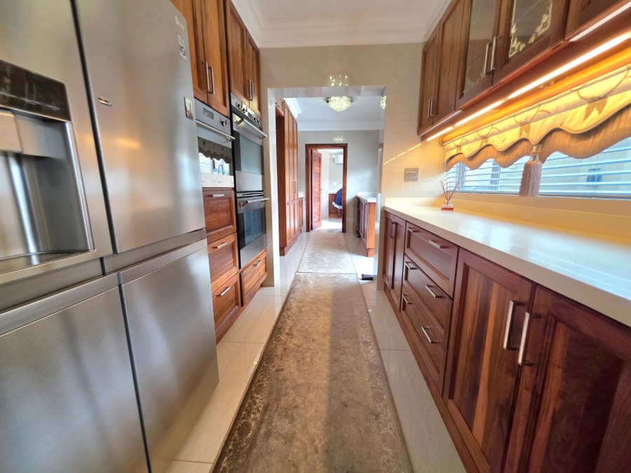 6 Bedroom Property for Sale in Kloof KwaZulu-Natal