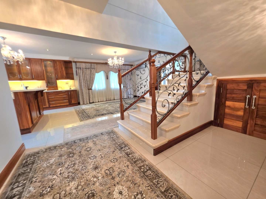 6 Bedroom Property for Sale in Kloof KwaZulu-Natal