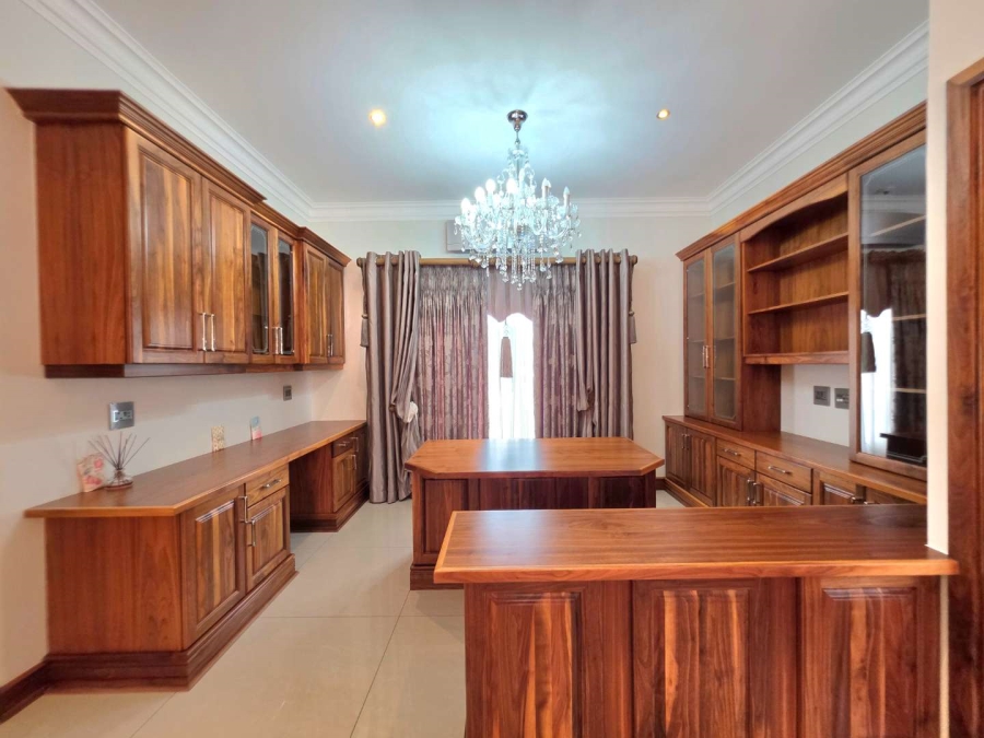 6 Bedroom Property for Sale in Kloof KwaZulu-Natal