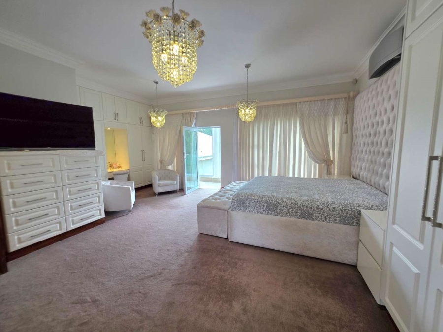 6 Bedroom Property for Sale in Kloof KwaZulu-Natal