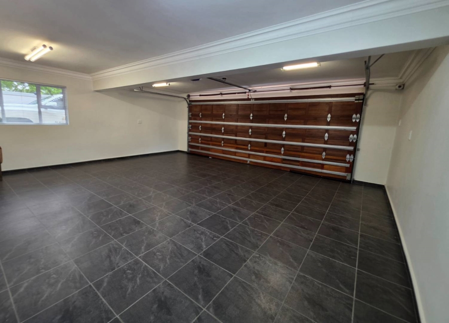 6 Bedroom Property for Sale in Kloof KwaZulu-Natal