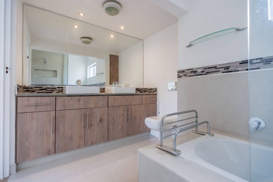 4 Bedroom Property for Sale in Umhlanga KwaZulu-Natal