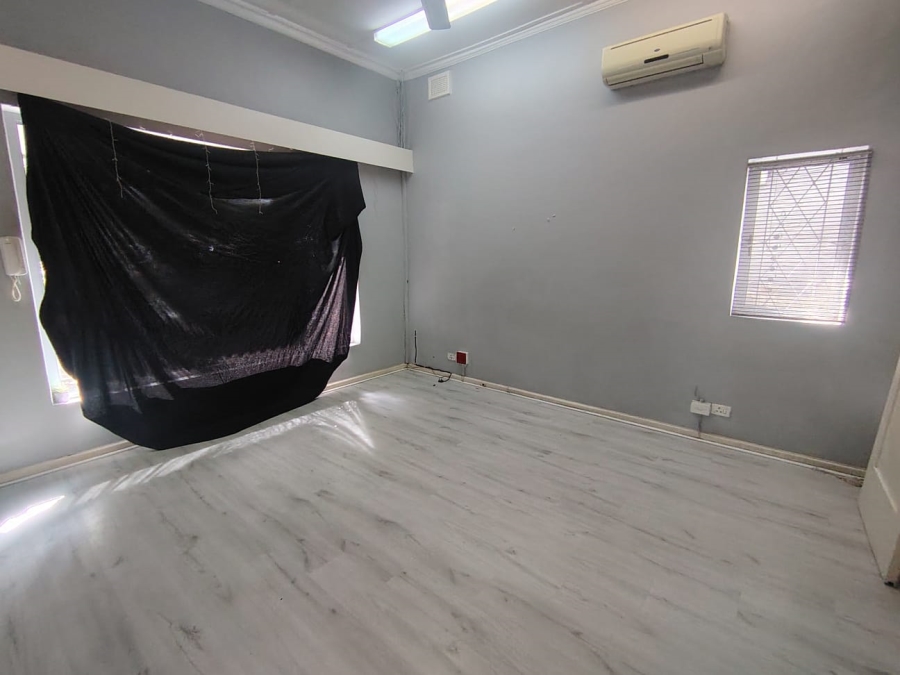 To Let Commercial Property for Rent in Windermere KwaZulu-Natal