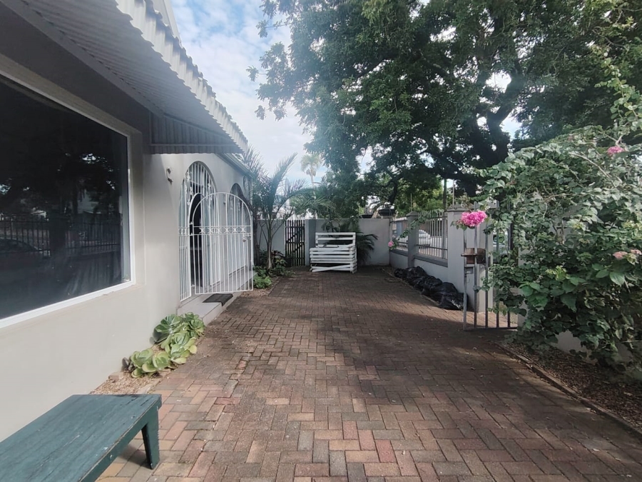 To Let Commercial Property for Rent in Windermere KwaZulu-Natal