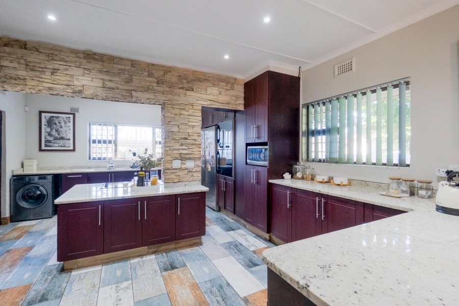 4 Bedroom Property for Sale in Amanzimtoti KwaZulu-Natal