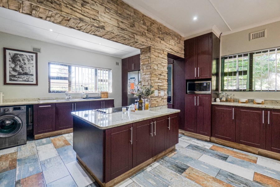 4 Bedroom Property for Sale in Amanzimtoti KwaZulu-Natal