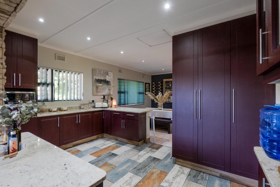4 Bedroom Property for Sale in Amanzimtoti KwaZulu-Natal