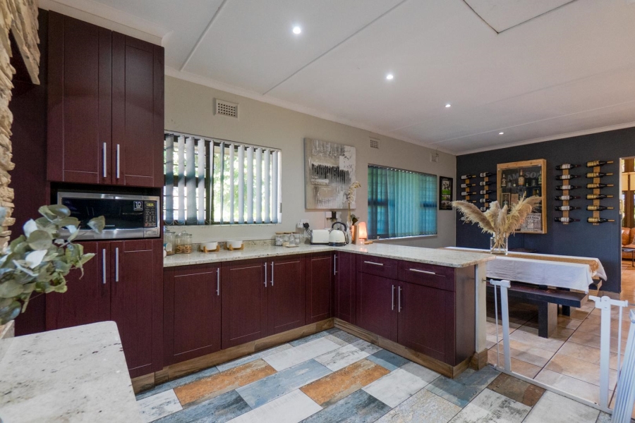 4 Bedroom Property for Sale in Amanzimtoti KwaZulu-Natal