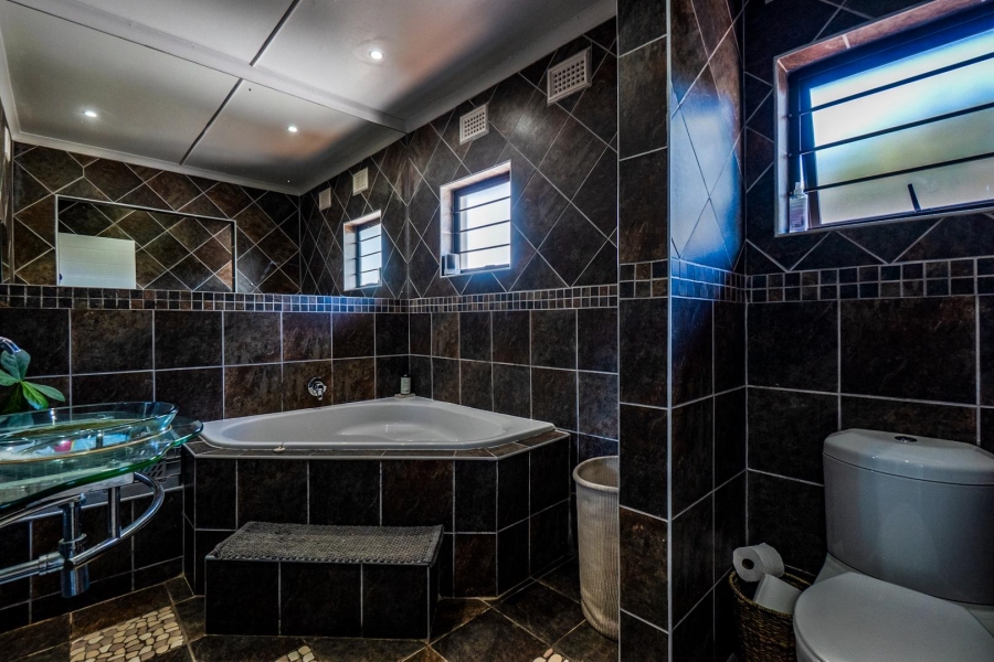 4 Bedroom Property for Sale in Amanzimtoti KwaZulu-Natal