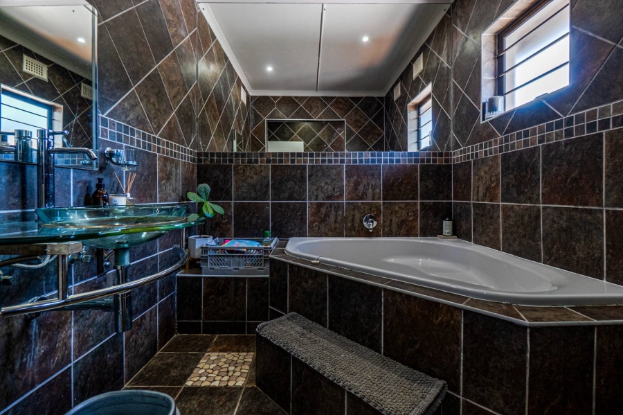 4 Bedroom Property for Sale in Amanzimtoti KwaZulu-Natal