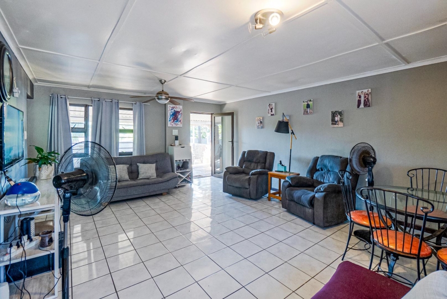 4 Bedroom Property for Sale in Amanzimtoti KwaZulu-Natal
