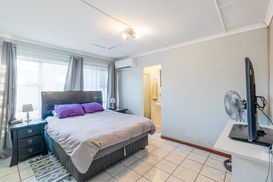4 Bedroom Property for Sale in Amanzimtoti KwaZulu-Natal