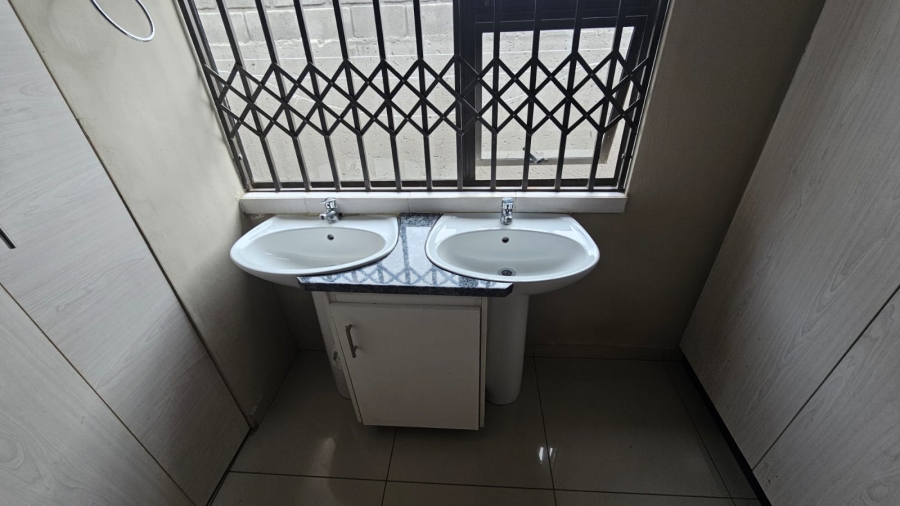 6 Bedroom Property for Sale in Vryheid KwaZulu-Natal