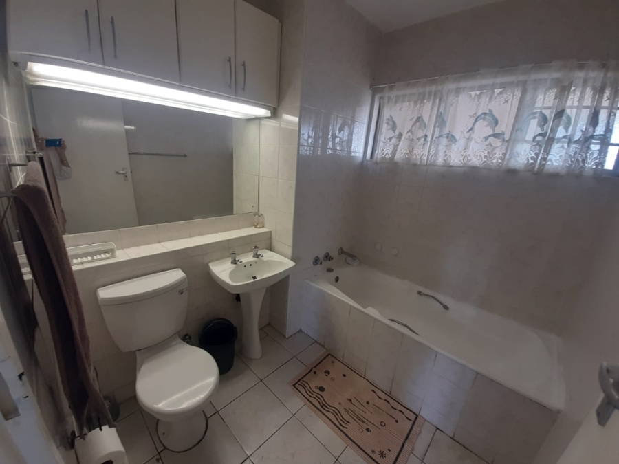 2 Bedroom Property for Sale in Amanzimtoti KwaZulu-Natal