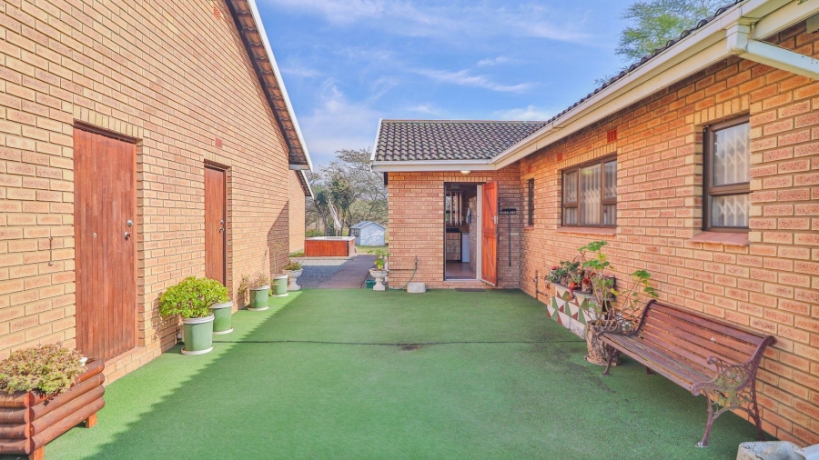 2 Bedroom Property for Sale in Ottos Bluff KwaZulu-Natal