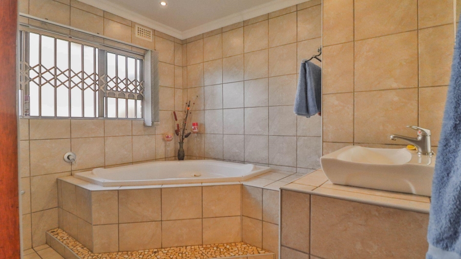 2 Bedroom Property for Sale in Ottos Bluff KwaZulu-Natal