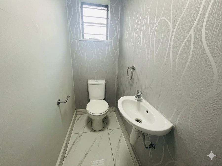 To Let 2 Bedroom Property for Rent in Athlone KwaZulu-Natal