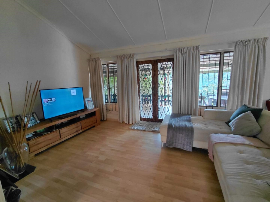 2 Bedroom Property for Sale in Waterfall KwaZulu-Natal