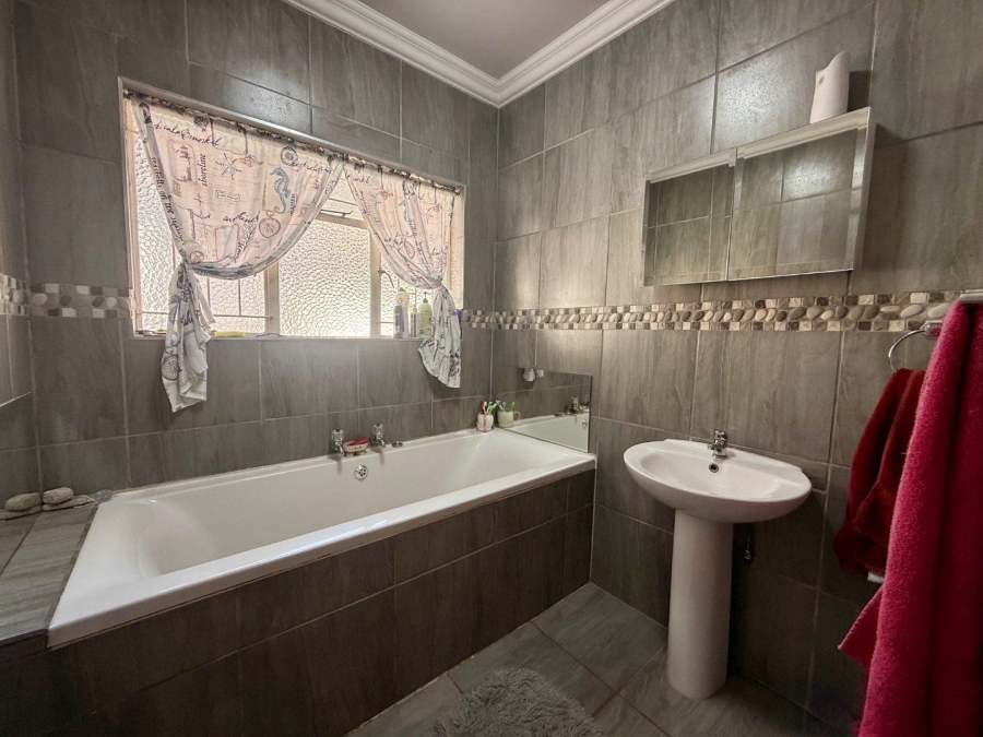 4 Bedroom Property for Sale in Vryheid KwaZulu-Natal