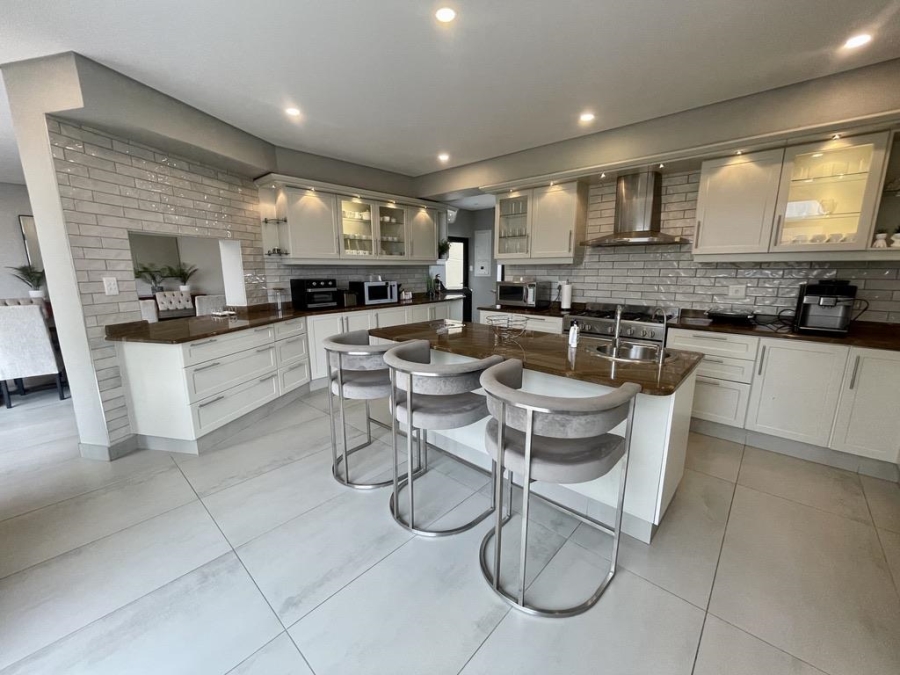 To Let 5 Bedroom Property for Rent in Umhlanga KwaZulu-Natal