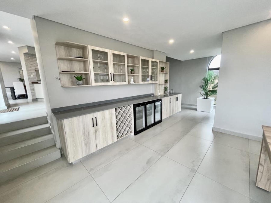 To Let 5 Bedroom Property for Rent in Umhlanga KwaZulu-Natal