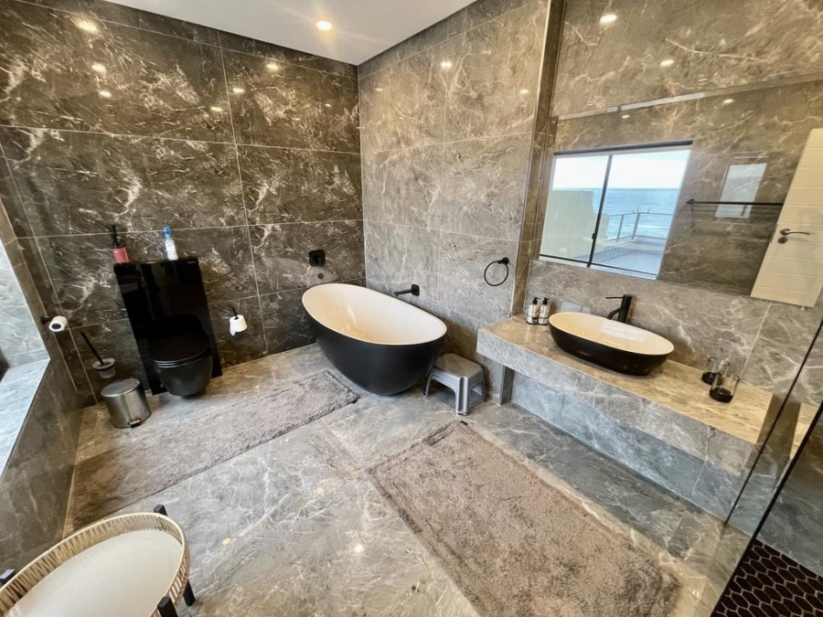 To Let 5 Bedroom Property for Rent in Umhlanga KwaZulu-Natal