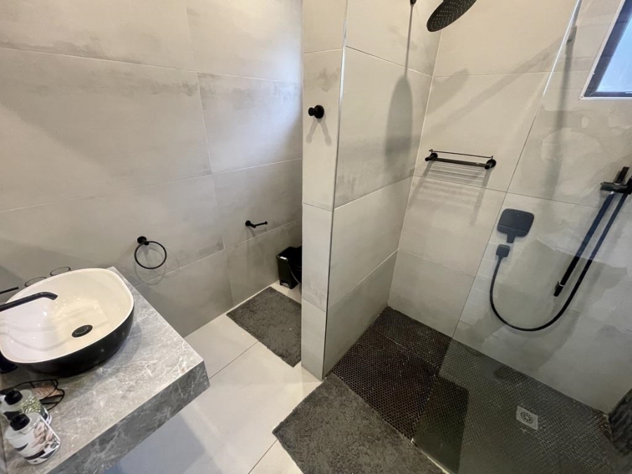 To Let 5 Bedroom Property for Rent in Umhlanga KwaZulu-Natal