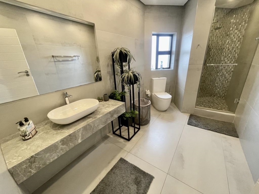 To Let 5 Bedroom Property for Rent in Umhlanga KwaZulu-Natal