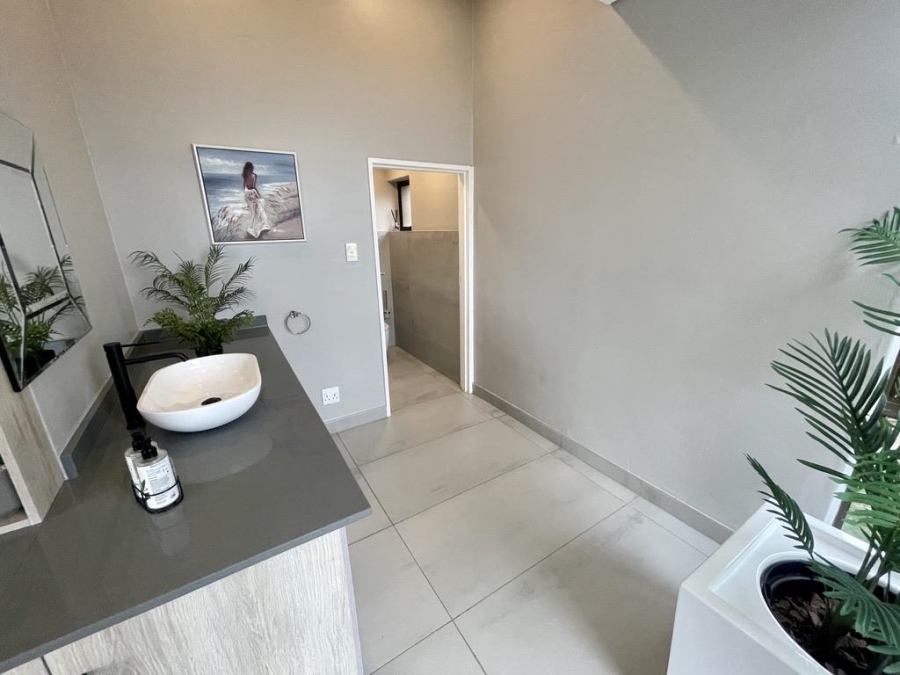To Let 5 Bedroom Property for Rent in Umhlanga KwaZulu-Natal