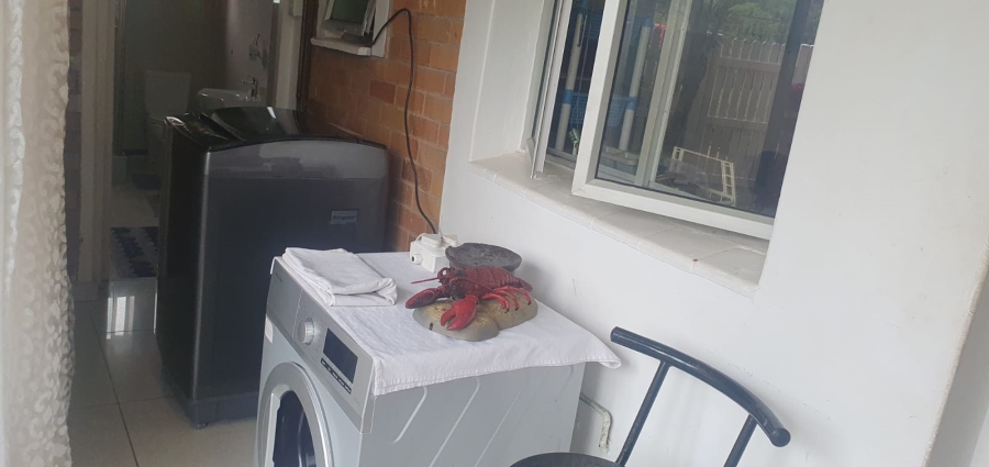 2 Bedroom Property for Sale in Amanzimtoti KwaZulu-Natal