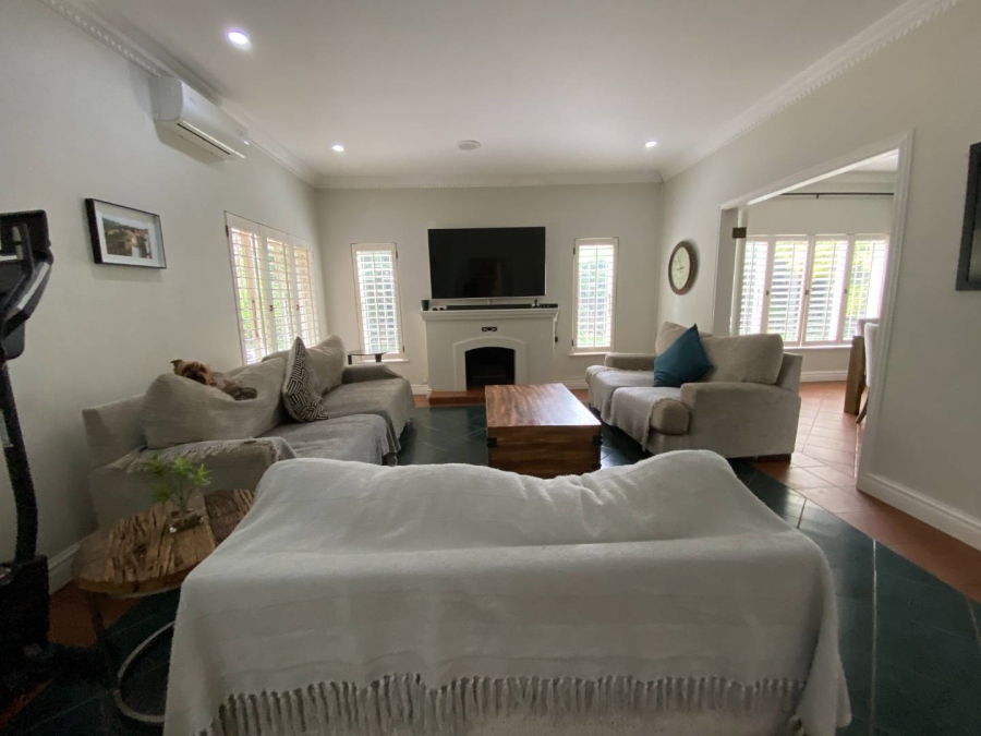 To Let 4 Bedroom Property for Rent in Kloof KwaZulu-Natal