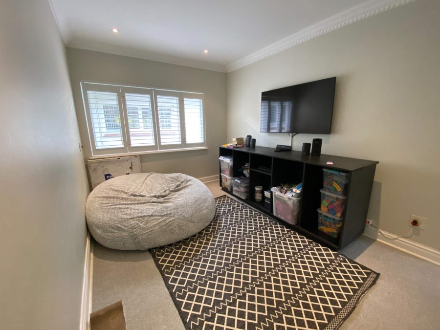 To Let 4 Bedroom Property for Rent in Kloof KwaZulu-Natal