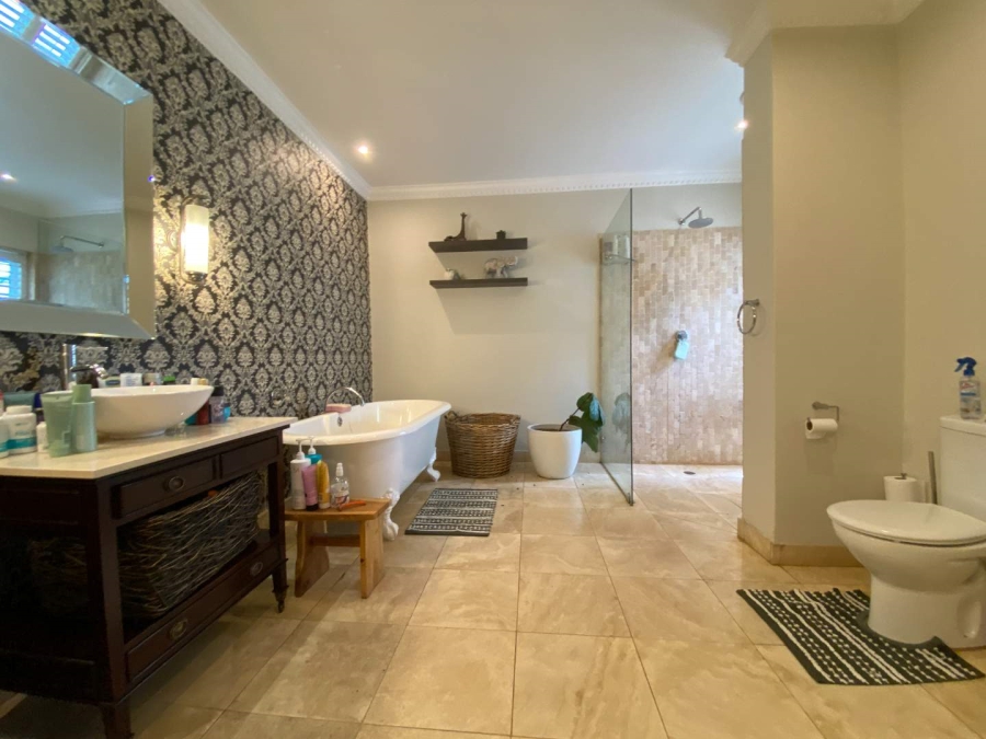 To Let 4 Bedroom Property for Rent in Kloof KwaZulu-Natal