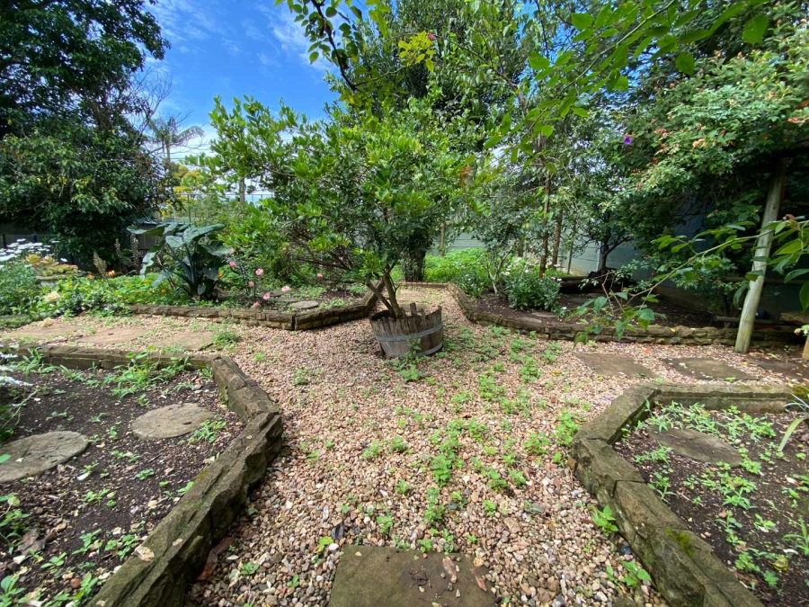 To Let 4 Bedroom Property for Rent in Kloof KwaZulu-Natal