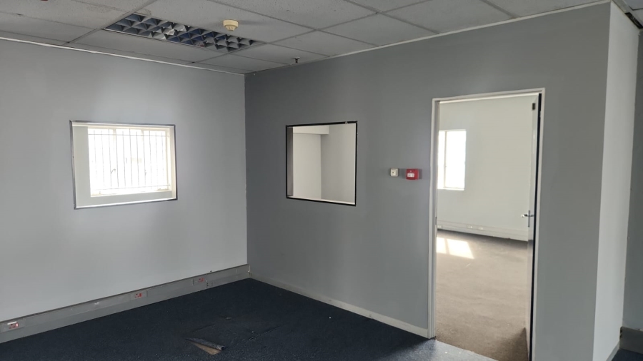 To Let Commercial Property for Rent in Pineside KwaZulu-Natal