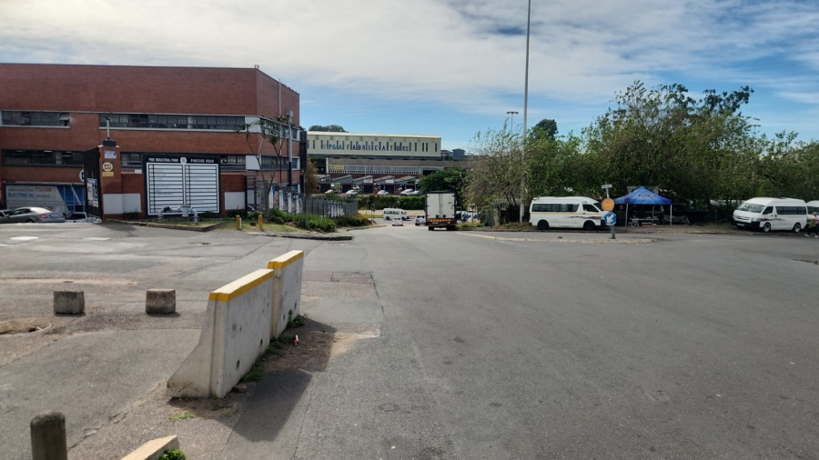 To Let Commercial Property for Rent in Pineside KwaZulu-Natal
