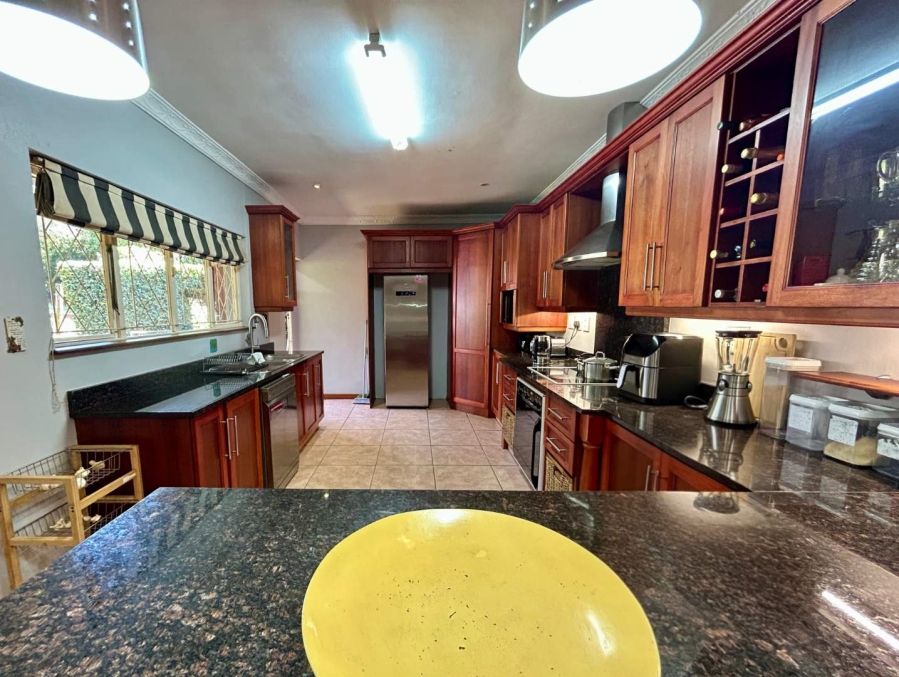 4 Bedroom Property for Sale in Kloof KwaZulu-Natal