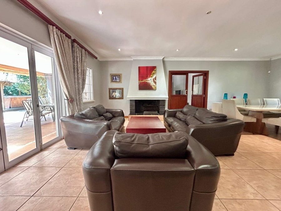 4 Bedroom Property for Sale in Kloof KwaZulu-Natal