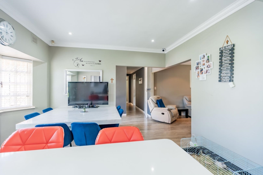 4 Bedroom Property for Sale in Kloof KwaZulu-Natal