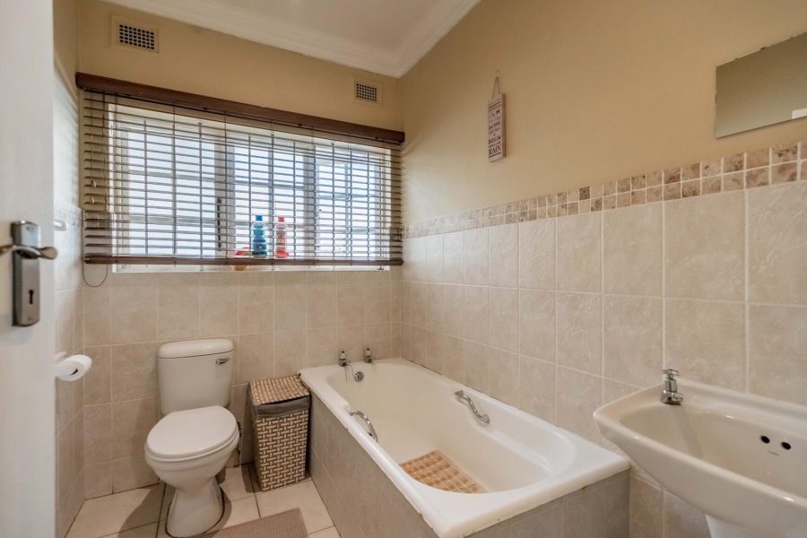 4 Bedroom Property for Sale in Kloof KwaZulu-Natal