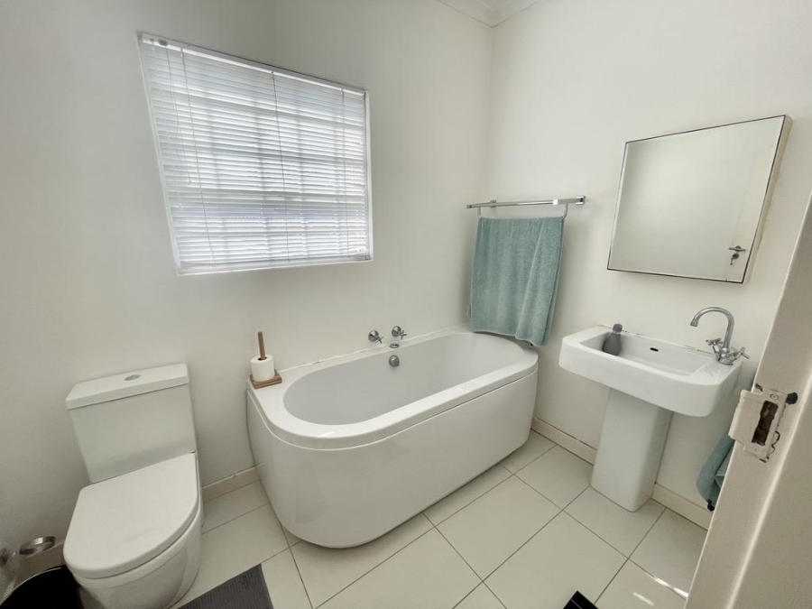 To Let 4 Bedroom Property for Rent in Umhlanga KwaZulu-Natal
