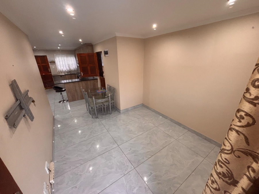 2 Bedroom Property for Sale in Hillcrest KwaZulu-Natal