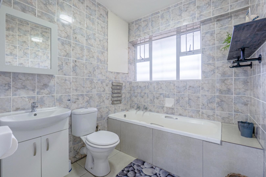 2 Bedroom Property for Sale in Amanzimtoti KwaZulu-Natal