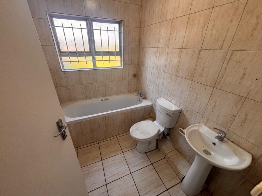 To Let 2 Bedroom Property for Rent in Malvern KwaZulu-Natal