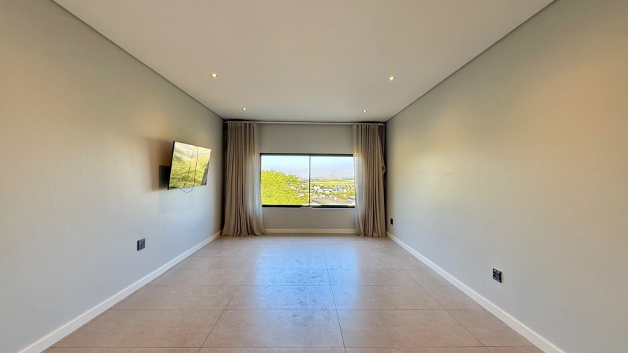 To Let 5 Bedroom Property for Rent in Palm Lakes Estate KwaZulu-Natal