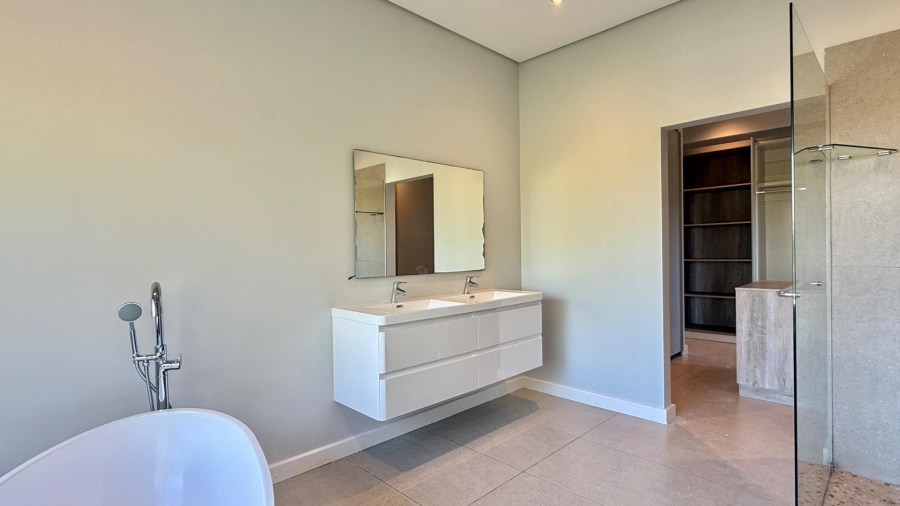 To Let 5 Bedroom Property for Rent in Palm Lakes Estate KwaZulu-Natal
