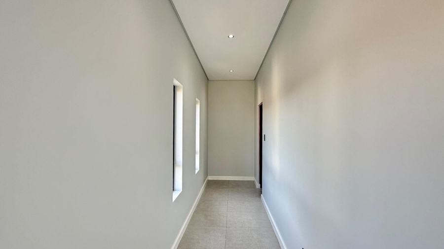 To Let 5 Bedroom Property for Rent in Palm Lakes Estate KwaZulu-Natal